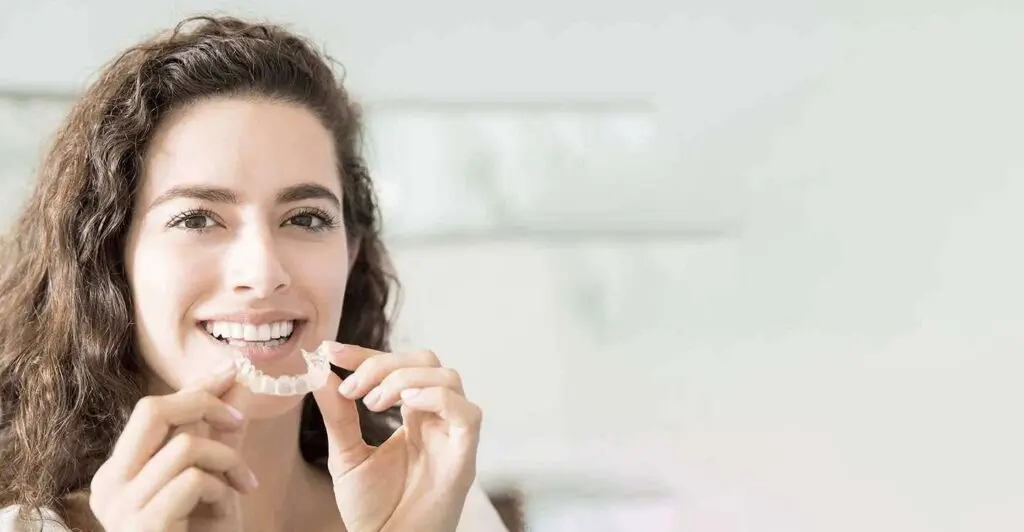 can I eat with clear aligners